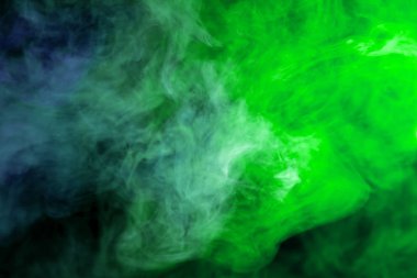 Renkli yeşil ve mavi siyah bir duman arka plan izole. Vap duman arka plan