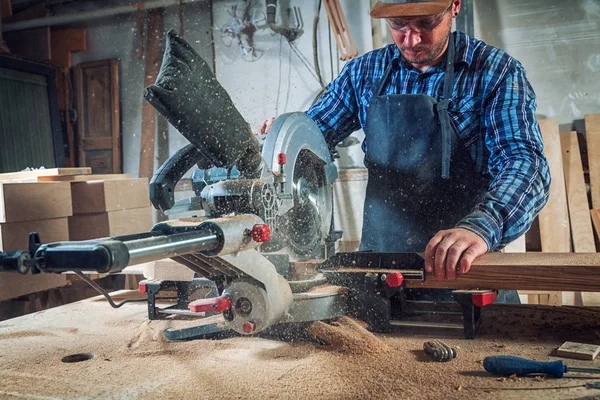 Travaux Menuiserie Avec Scie Circulaire Pour Planches Découper Barres Sciées — Photo