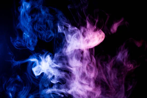 Dichter Mehrfarbiger Rauch Blauer Und Lila Farben Auf Schwarzem Isoliertem — Stockfoto