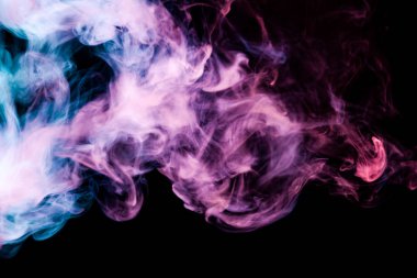 Kalın renkli mavi, pembe ve mor duman siyah Yalıtılmış zemin. Vap duman arka plan