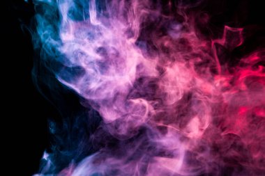 Renkli pembe, mavi ve kırmızı siyah bir duman arka plan izole. Vap duman arka plan