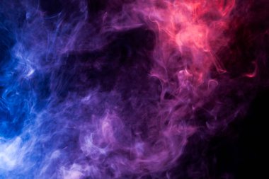 Kalın mavi ve pembe siyah Yalıtılmış zemin duman. Vap duman arka plan
