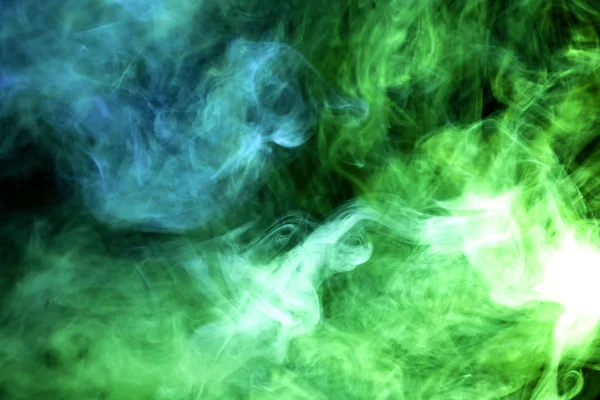 Зеленый Синий Дым Черной Спине — стоковое фото
