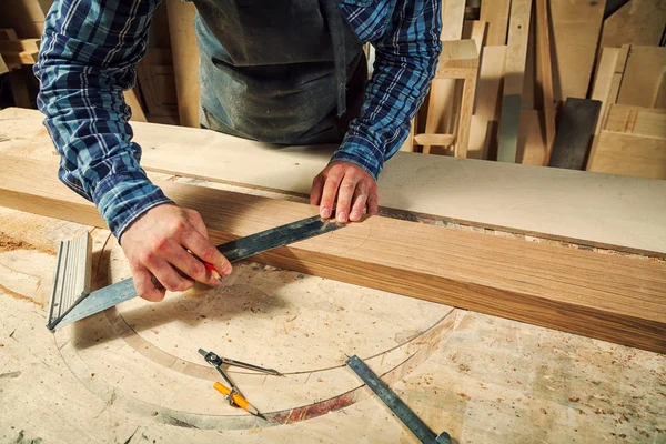 Close Man Measures Wooden Board — Stock Photo, Image