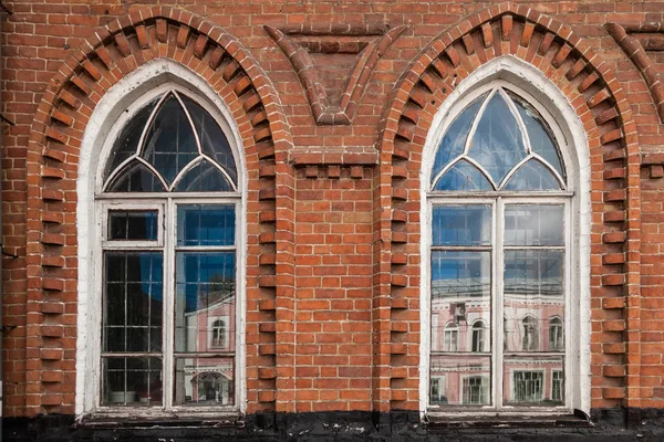 Nahaufnahme Von Zwei Alten Fenstern Alten Haus Einer Villa Aus — Stockfoto
