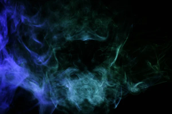 Blau Anf Grüne Wolke Rauch Auf Schwarzem Isolierten Hintergrund — Stockfoto