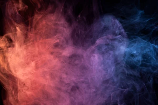 蓝色和紫色烟雾在黑色孤立的背景云 Vap 的烟雾背景 — 图库照片