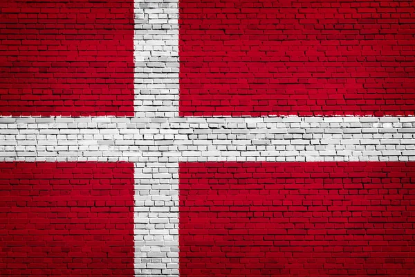 丹麦国旗在砖背景下 — 图库照片