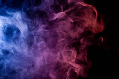 Renkli pembe, mavi ve kırmızı siyah bir duman arka plan izole. Vap duman arka plan
