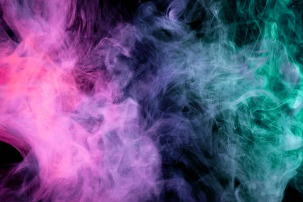 黑色背景上的蓝色 紫色和粉红色烟雾 — 图库照片