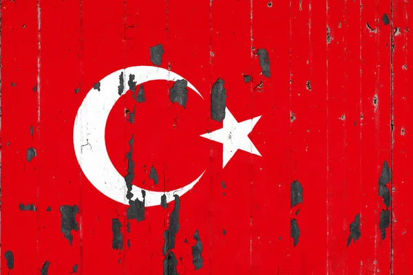 Nationalflagge der Türkei auf dem Hintergrund einer alten Mettale-Bucht — Stockfoto