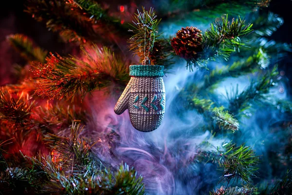 Ezüst Csillogó Dekoráció Karácsonyi Labdák Kesztyű Színes Lila Vörös Füst — Stock Fotó