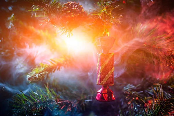 Palline Natale Rosso Lucido Decorazione Caramella Con Casa Fumo Colorato — Foto Stock