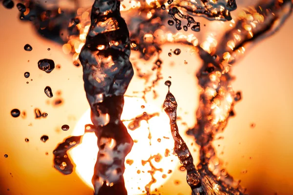 Primo Piano Una Corrente Acqua Con Goccioline Bolle Sotto Sole — Foto Stock