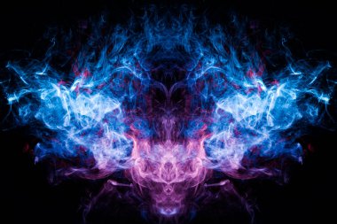 Mavi, kırmızı ve pembe bulut duman bir kafatası, canavar, dragon siyah Yalıtılmış zemin şeklinde. Vape duman kökenli. MoCap cool t-shirt için