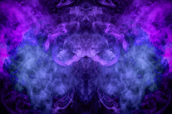 Fantezi elbise için baskı: t-shirtler, tişörtü. Renkli mor ve pembe bir kafatası şeklinde canavar, ejderha izole siyah bir arka plan üzerinde duman. Vap duman arka plan