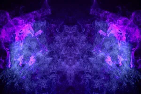 モーション キャプチャのクールな シャツ 紫の雲と青のモンスター 孤立した黒地に龍 頭蓋骨の形で煙します アーク プラズマ蒸着法の煙から背景 — ストック写真