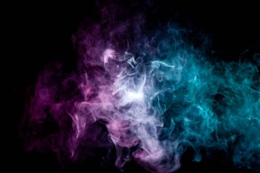 Yaratıcılık için dokusal arka plan. Renkli pembe ve mavi siyah bir duman arka plan izole. Vap duman arka plan
