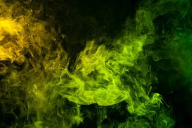 Yaratıcılık için dokusal arka plan. Kalın renkli duman yeşil, sarı siyah Yalıtılmış zemin. Vap duman arka plan