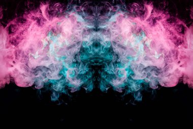 MoCap cool t-shirt için. Bir kafatası, canavar, dragon siyah Yalıtılmış zemin şeklinde yoğun çok renkli duman mavi, mor ve pembe renkler. 