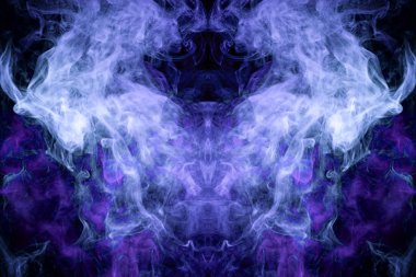 MoCap cool t-shirt için. Bir kafatası, canavar, dragon siyah Yalıtılmış zemin şeklinde yoğun çok renkli duman, mor ve mavi renkler. 