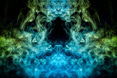 Bulut mavi, yeşil duman bir kafatası, canavar, bir siyah ejder şeklinde izole arka plan. Vape duman kökenli. MoCap cool t-shirt için