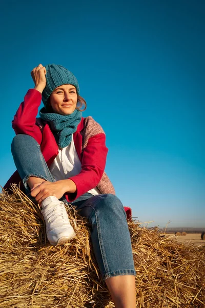 Das Konzept Der Freilandhaltung Herbst Nahaufnahme Einer Jungen Studentin Warmer — Stockfoto