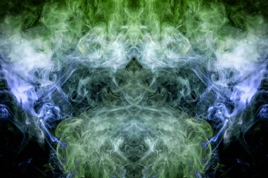 Yeşil bulut duman siyah arka plan bir kafatası, canavar, dragon siyah Yalıtılmış zemin şeklinde izole. MoCap cool t-shirt için