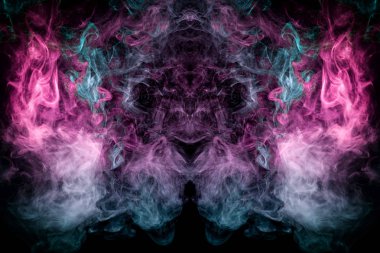 Fantezi elbise için baskı: t-shirtler, tişörtü. Renkli pembe ve mavi bir kafatası şeklinde canavar, ejderha izole siyah bir arka plan üzerinde duman. Vap duman arka plan