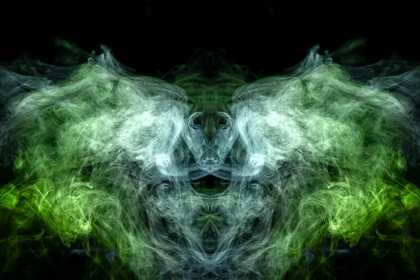 Flauschige Puste Aus Blauem Und Grünem Rauch Und Nebel Form — Stockfoto