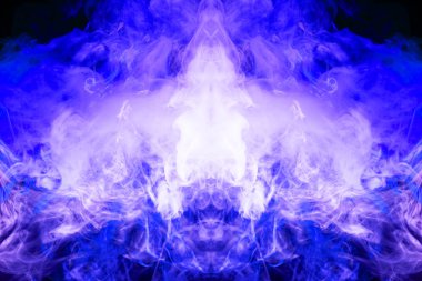 Bir kafatası, canavar, dragon siyah Yalıtılmış zemin şeklinde yoğun çok renkli duman mavi ve mor renkler. Arka planını duman vape. 