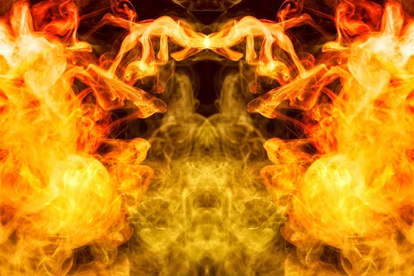 魔法の抽象的な背景 黄色とオレンジ色の頭蓋骨 モンスター 孤立した黒地に龍の形で煙の雲 — ストック写真