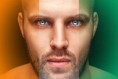 Bir izole siyah arka plan ve bayrak karşı Fildişi Sahilleri yansıyan ulusal bayrak portre kimin içinde ciddi bir genç adamın gözleri