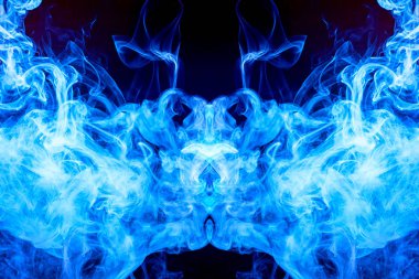 MoCap cool t-shirt için. Kalın renkli mavi duman siyah bir canavar şeklinde arka plan izole. Arka plandan vape duman