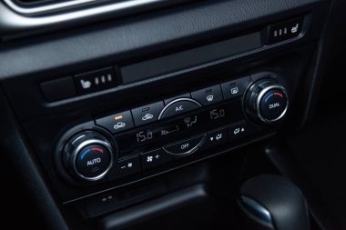 Novosibirsk, Rusya - 16 Kasım 2018: Mazda 3, pano close-up. Fotoğraf üzerinde bir park Novosibirsk içinde modern bir araba