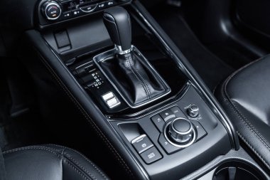 Novosibirsk, Rusya - 16 Kasım 2018: Mazda Cx 5, pano close-up. Fotoğraf üzerinde bir park Novosibirsk içinde modern bir araba