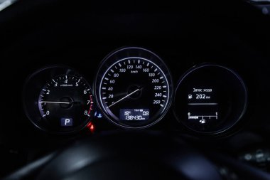 Novosibirsk, Rusya - 16 Kasım 2018: Mazda Cx-5, pano close-up. Fotoğraf üzerinde bir park Novosibirsk içinde modern bir araba