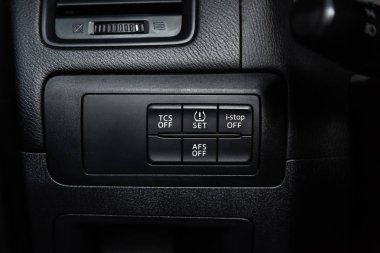 Novosibirsk, Rusya - 16 Kasım 2018: Mazda Cx-5, yan kapı düğmeleri close-up. Fotoğraf üzerinde bir park Novosibirsk içinde modern bir araba