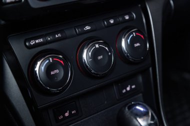 Novosibirsk, Rusya - 16 Kasım 2018: Mazda 6, pano close-up. Fotoğraf üzerinde bir park Novosibirsk içinde modern bir araba