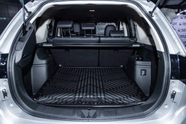 Novosibirsk, Rusya - 20 Kasım 2018: Mitsubishi Outlander, bagajı, önden görünüm close-up. Fotoğraf üzerinde bir park Novosibirsk içinde modern bir araba