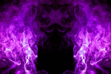 Siyah bir yalıtılmış zemin üzerine bir kelebek şeklinde kalın renkli pembe duman. Vape duman kökenli. MoCap cool t-shirt için