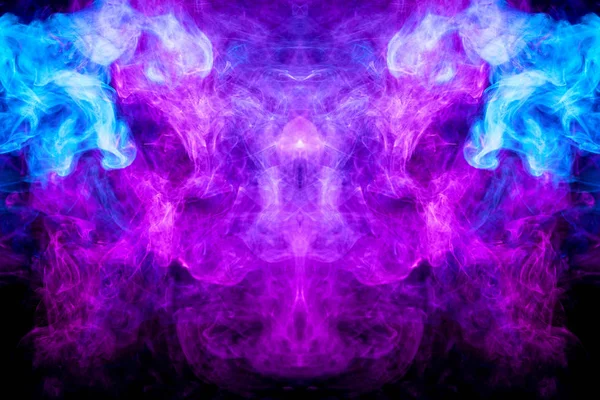 云蓝色 紫色和粉红色的烟雾在头骨的形式 龙在黑色上孤立的背景 背景从蒸汽的烟雾 T恤的 Mocap — 图库照片