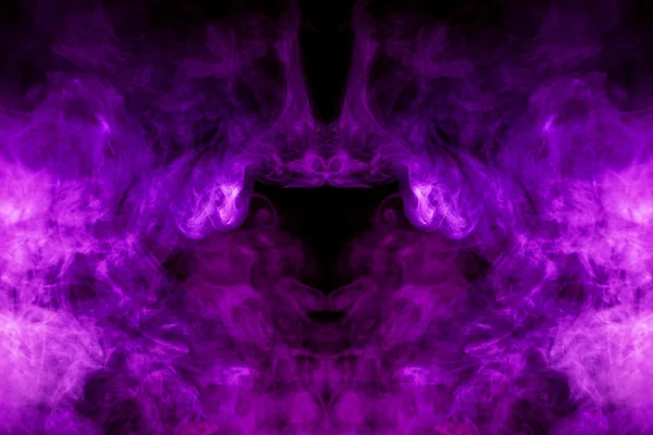 孤立した黒地に蝶の形で濃いカラフルなピンクの煙 アーク プラズマ蒸着法の煙からの背景 モーション キャプチャはクールな シャツ — ストック写真