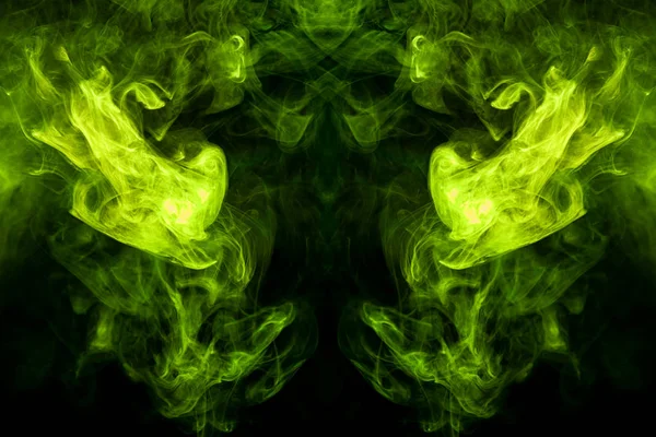 Dichter Mehrfarbiger Rauch Gelber Und Grüner Farben Form Eines Totenkopfes — Stockfoto