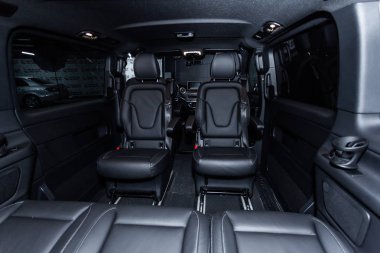 Novosibirsk, Rusya - 04 Aralık 2018: Mercedes-Benz v-class, arka koltuk, iç yakın çekim. Fotoğraf üzerinde bir park Novosibirs içinde modern bir araba