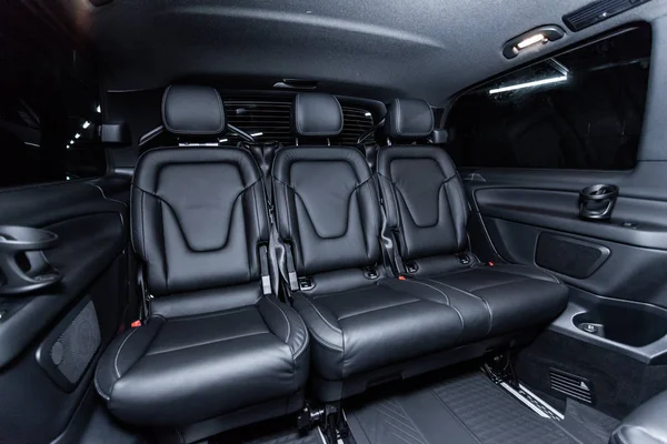 Novosibirsk, Rusya - 04 Aralık 2018: Mercedes-Benz v-class, arka koltuk, iç yakın çekim. Fotoğraf üzerinde bir park Novosibirs içinde modern bir araba