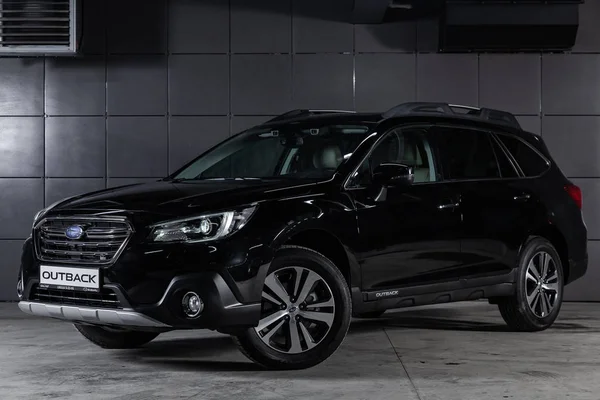 Novosibirsk Venäjä Joulukuu 2018 Musta Subaru Outback Etunäkymä Valokuvaus Moderni — kuvapankkivalokuva