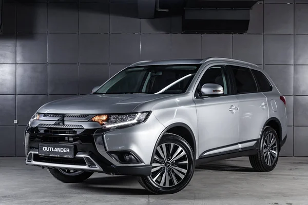 Novosibirsk Russia December 2018 Silver Mitsubishi Outlander Front View Photography — Stock Photo, Image