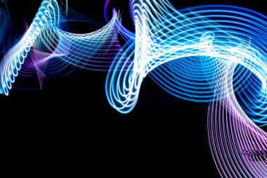 Doku içinde parlak çizgili kağıt neon mavi, pembe, kırmızı ve turuncu renkleri karışık. Poster, Web sitesi, broşür, yazdırma için parlak çizgiler. Sevgililer günü şablonu