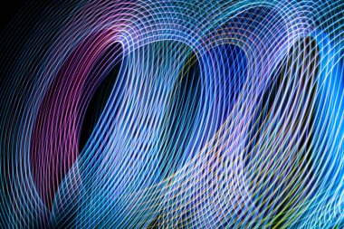 Arka plan mavi ve mor çizgiler, akış çizgileri yatay ve dikey kesintileri ile. Poster, kapak, konsept tasarımı, afiş, sunumlar için aksaklık etkisi arka plan